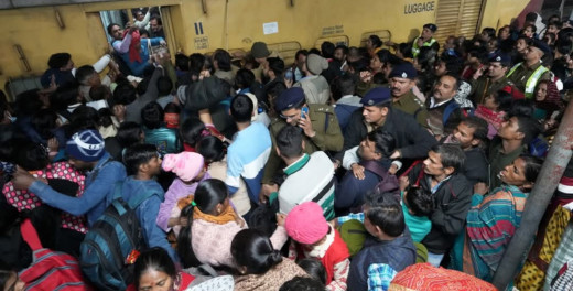 नई दिल्ली रेलवे स्टेशन पर भगदड़, 15 की मौत, कई घायल