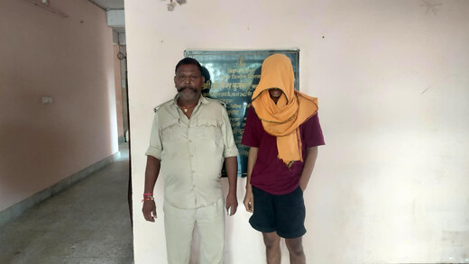 लखीसराय में शराब के खिलाफ कार्रवाई, 8.25 लीटर विदेशी शराब और बाइक जब्त