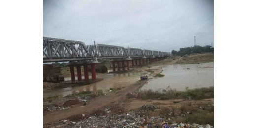 किऊल नदी में पानी का बहाव शुरू, अस्थाई संपर्क पथ से आवागमन बाधित 