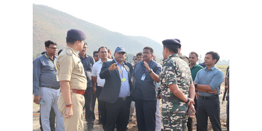 समृद्धि यात्रा की तैयारी तेज, डीएम ने कार्यक्रम स्थल और हेलीपैड का किया निरीक्षण