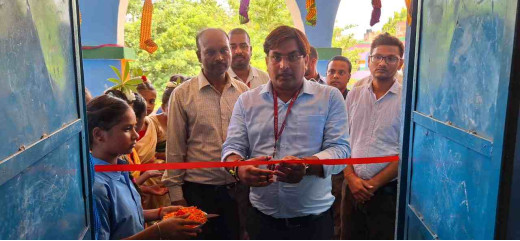 विद्यालय को बैंक द्वारा प्रदत्त स्मार्ट बोर्ड का शुभारम्भ
