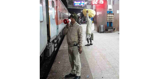 ट्रेनों में नशा खुरानी को लेकर चला जागरूकता अभियान