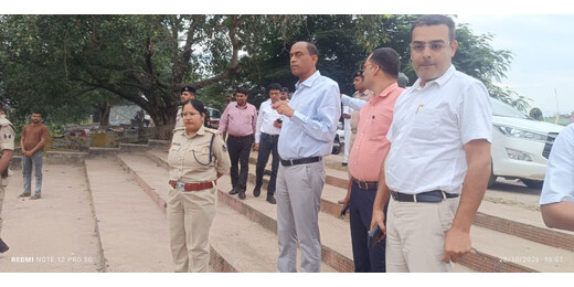 एक्शन मोड में लखीसराय डीएम: अस्पतालों और छठ घाटों का औचक निरीक्षण, दिए कड़े निर्देश