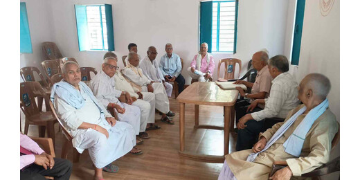 पेंशनर समाज की बैठक में बिजली और रखरखाव की समस्याओं पर चर्चा