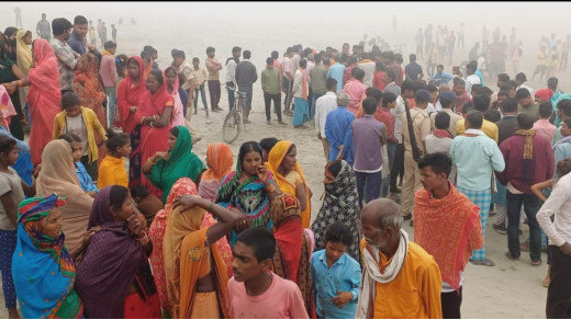 बगहा में गंडक नदी में नाव पलटी, कई लापता, मचा कोहराम