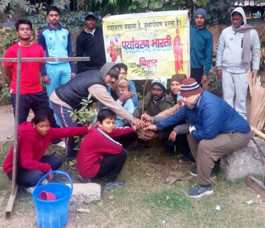 पृथ्वी घूर्णन दिवस पर पर्यावरण भारती ने किया 5 पौधों का रोपण