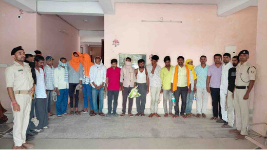 मद्य निषेध की कार्यवाई में 30 लीटर अवैध शराब जब्त, 20 गिरफ्तार