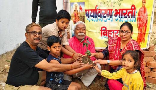 पूर्वजों की स्मृति में पीपल वृक्षारोपण, पर्यावरण संरक्षण का दिया संदेश