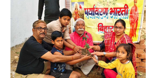 पूर्वजों की स्मृति में पीपल वृक्षारोपण, पर्यावरण संरक्षण का दिया संदेश