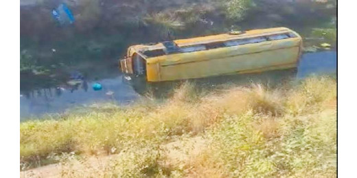 नहर में गिरी स्कूल की बस, 8 बच्चे गंभीर रूप से घायल