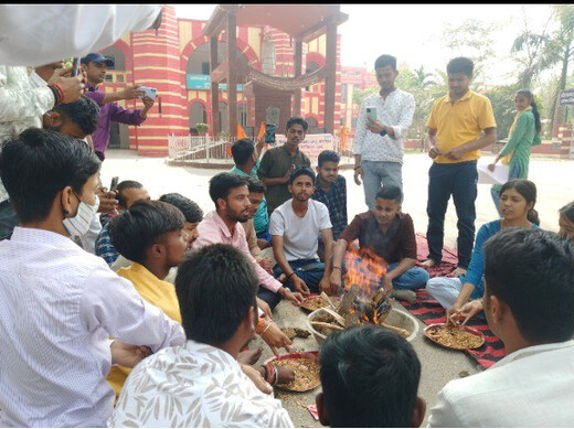 LS कॉलेज में छात्रों का प्रदर्शन तेज, सद्बुद्धि यज्ञ के जरिए दी उग्र आंदोलन की चेतावनी