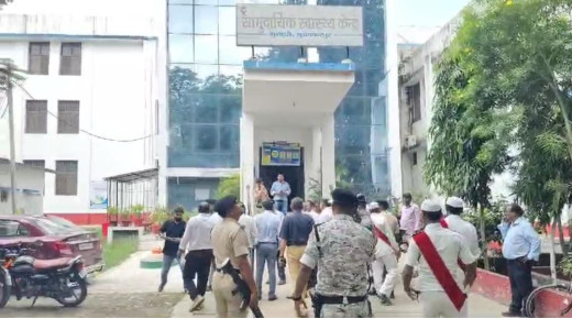जिलाधिकारी ने मुसहरी प्राथमिक स्वास्थ्य केंद्र का किया औचक निरीक्षण, सुधार के दिए निर्देश