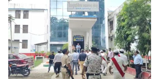 जिलाधिकारी ने मुसहरी प्राथमिक स्वास्थ्य केंद्र का किया औचक निरीक्षण, सुधार के दिए निर्देश