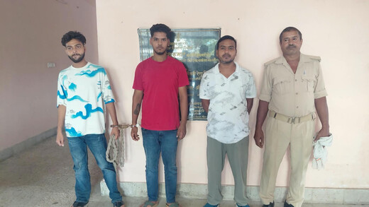 बड़हिया में शराब तस्करी पर शिकंजा, 50 लीटर बीयर के साथ तीन गिरफ्तार
