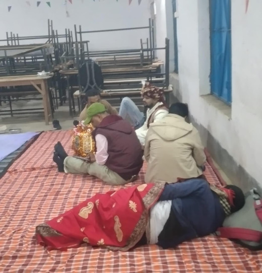 शिक्षा सुधार के दावे फेल, विद्यालय में बारातियों की मेजबानी