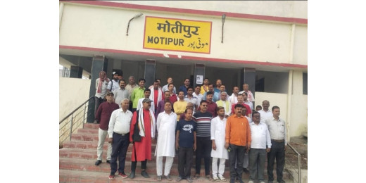 मोतीपुर स्टेशन पर इंटरसिटी एक्सप्रेस के ठहराव से खुशी की लहर