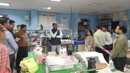 पीएम किसान किस्त जारी होते ही एक्शन में डीएम, संयुक्त कृषि भवन का किया औचक निरीक्षण