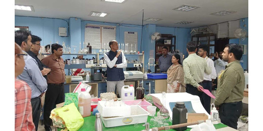 पीएम किसान किस्त जारी होते ही एक्शन में डीएम, संयुक्त कृषि भवन का किया औचक निरीक्षण