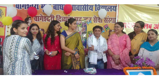 शिक्षक दिवस पर मूक-बधिर विद्यालय में निबंध प्रतियोगिता आयोजित, विजेता बच्चों व शिक्षकों का हुआ सम्मान