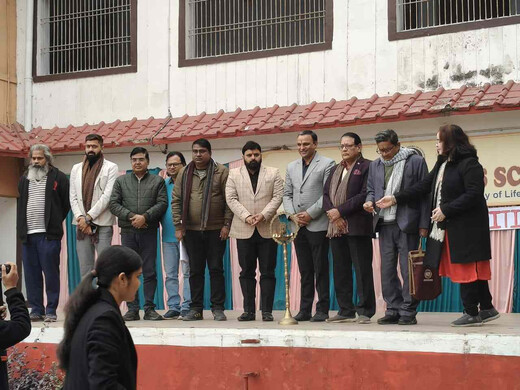 जब किताबों से आगे बढ़ा ज्ञान, छात्राओं ने विज्ञान–गणित प्रदर्शनी में दिखाया हुनर