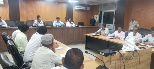 जिला निर्वाचन पदाधिकारी की अध्यक्षता में राजनीतिक दलों के प्रतिनिधियों संग बैठक