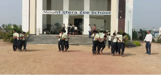  माउंट लिट्रा स्कूल में धूमधाम से मनाया गया बाल दिवस 