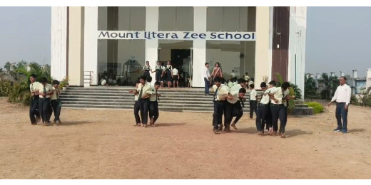 माउंट लिट्रा स्कूल में धूमधाम से मनाया गया बाल दिवस