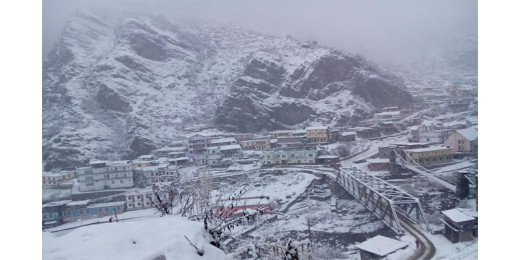 उत्तराखंड : गंगोत्री-यमुनोत्री में बर्फबारी, जम गए झरने 