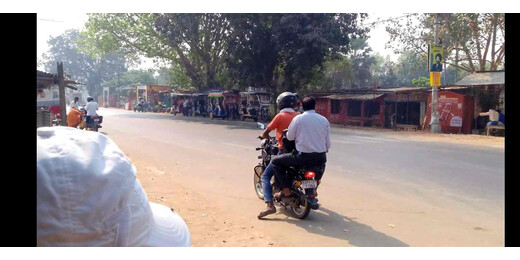 नौकरी नहीं, हुनर बना सहारा : मोपेड पर दुकान चलाकर कमा रहे रोजी-रोटी