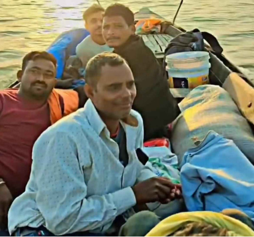 बिहार के युवाओं ने निकाला अनोखा तरीका, 550 किमी की दूरी महज 4 घंटे में तय कर पहुंचे महाकुंभ