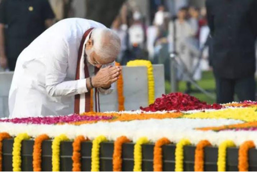पीएम से लेकर सीएम, सभी नेताओं ने गांधी जयंती पर बापू को दिया श्रद्धांजलि