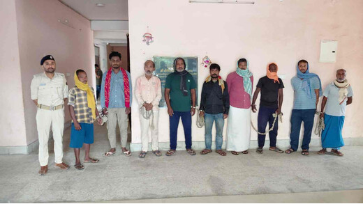 मद्य निषेध टीम की कार्यवाई से मचा हड़कंप, कई स्थानों से अवैध शराब जब्त