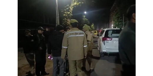 अलीगढ़ मुस्लिम यूनिवर्सिटी में टीचर की गोली मारकर हत्या, जांच में जुटी पुलिस