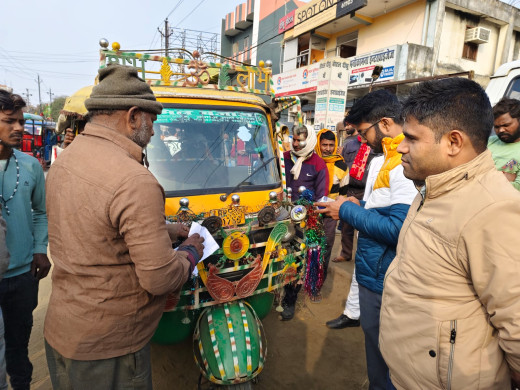 ऑटो और बस के परिचालन पर सख्ती, 1.11 लाख रुपये का लगा जुर्माना