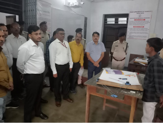 तिरहुत स्नातक उपचुनाव 2024 के मतगणना कार्य की तैयारियों का जिलाधिकारी ने किया निरीक्षण 