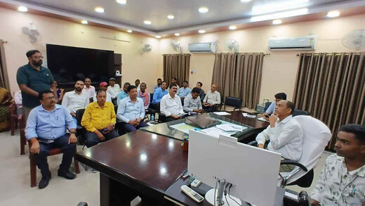 सड़क निर्माण से लेकर टैक्स वसूली तक की समीक्षा, लखीसराय डीएम ने लंबित कार्यों पर दिए निर्देश