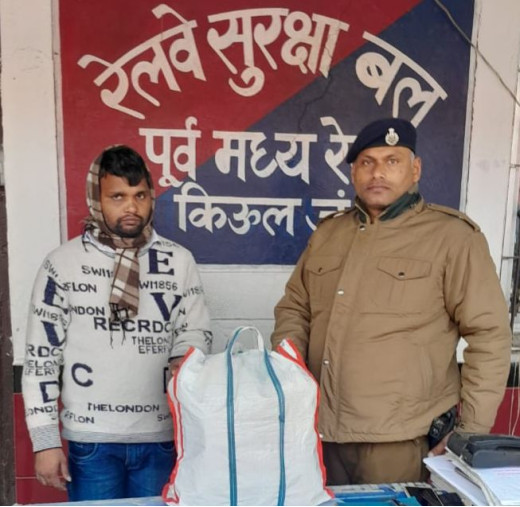 ऑपरेशन अमानत के तहत यात्री का खोया समान किया गया सुपुर्द