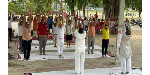 आरडीएस कॉलेज में योग दिवस पर योगाभ्यास, प्राचार्य बोले- योग प्राण ऊर्जा का अक्षय भंडार