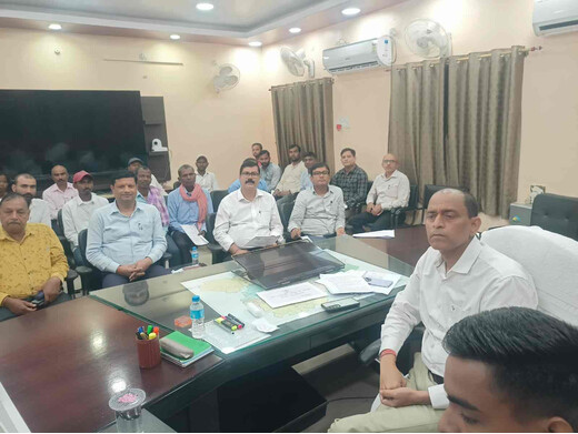 विशेष केंद्रीय सहायता की योजनाओं पर डीएम सख्त, नक्सल समन्वय केंद्र का निर्माण जल्द पूरा करने का आदेश