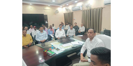 विशेष केंद्रीय सहायता की योजनाओं पर डीएम सख्त, नक्सल समन्वय केंद्र का निर्माण जल्द पूरा करने का आदेश