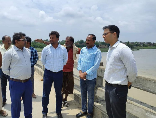 डीएम ने किया बंजरिया प्रखंड-अंचल कार्यालय का निरीक्षण, दिए आवश्यक निर्देश