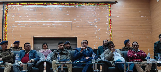 जिलाधिकारी ने मुख्यमंत्री के आगमन पर अधिकारीयों को दिया अलर्ट मोड में रहने का आदेश