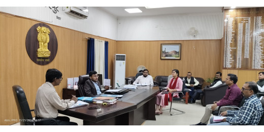 पैक्स चुनाव 2024 के संचालन को लेकर जिलाधिकारी ने की समीक्षा बैठक