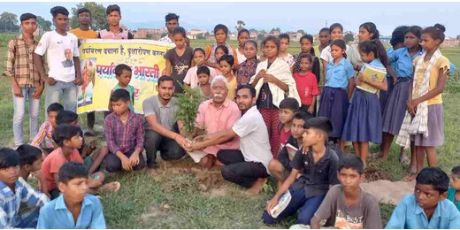 अंतरराष्ट्रीय चट्टान दिवस पर पर्यावरण भारती ने किया वृक्षारोपण, बेल और नीम के लगाए पौधे