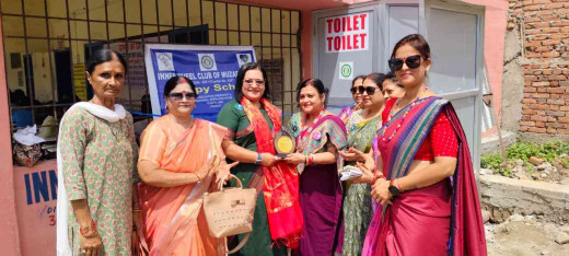 इनरव्हील क्लब ने उत्क्रमित मध्य विद्यालय, मुशहरी में शौचालय और पैड बैंक का करवाया निर्माण