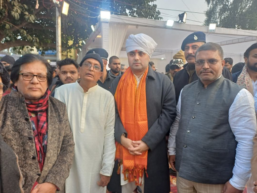 आचार्य किशोर कुणाल के श्राद्ध कर्म में शामिल हुए डॉ. संजय पंकज व अविनाश तिरंगा 