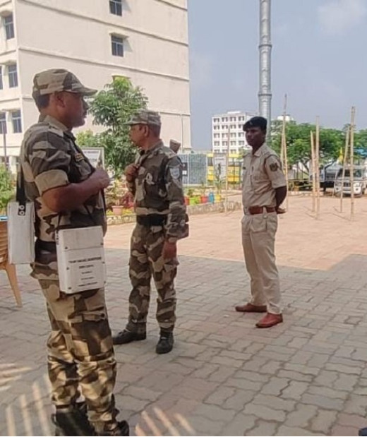 नामकुम में भाजपा नेता के शिक्षण संस्थान में पुलिस की छापेमारी, कमरे कमरे की हो रही जांच