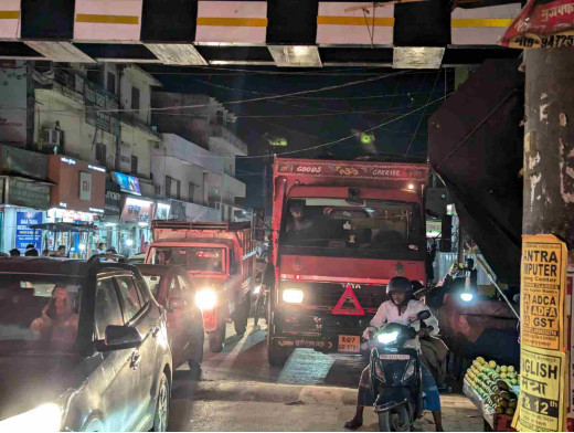 प्रवेश निषेध के बोर्ड के बाद भी नियम का उल्लंघन