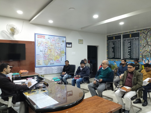 जिलाधिकारी की अध्यक्षता में की गई भू अर्जन संबंधित परियोजनाओं की समीक्षा
