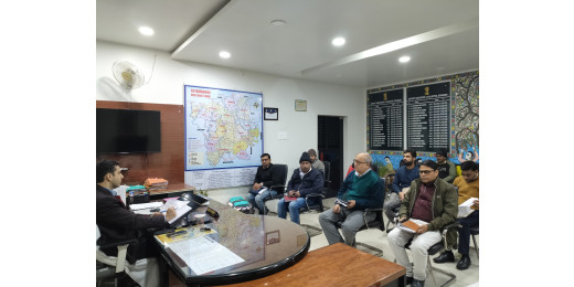 जिलाधिकारी की अध्यक्षता में की गई भू अर्जन संबंधित परियोजनाओं की समीक्षा